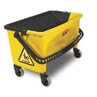 Úklidový kbelík na kolečkách Rubbermaid s ručním ždímačem, 40 l Úklidový kbelík na kolečkách Rubbermaid s ručním ždímačem, 40 l